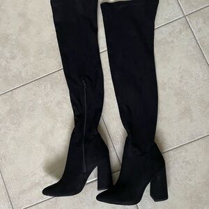 BLACK WIDE FIT POINT TOE OVER THE KNEE BOOTS